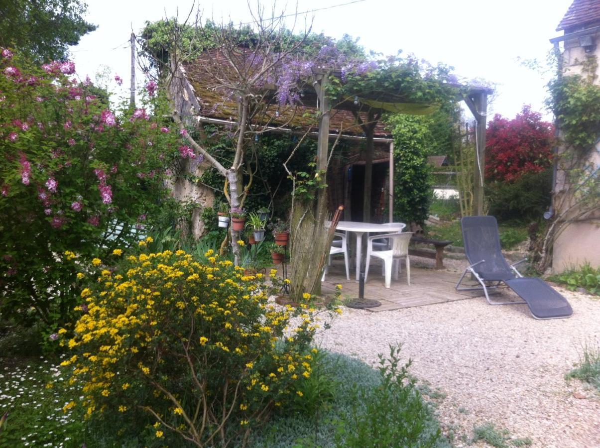 Les 3 Roses Bed and Breakfast Villeneuve-sur-Yonne Εξωτερικό φωτογραφία