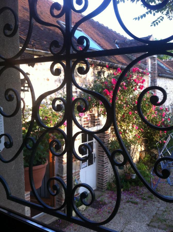 Les 3 Roses Bed and Breakfast Villeneuve-sur-Yonne Εξωτερικό φωτογραφία