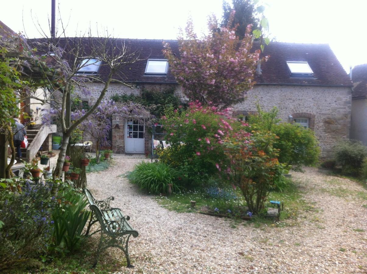 Les 3 Roses Bed and Breakfast Villeneuve-sur-Yonne Εξωτερικό φωτογραφία