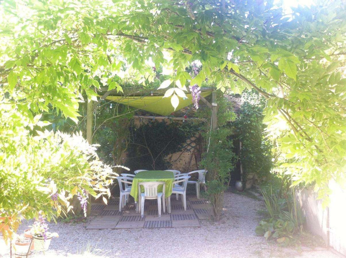 Les 3 Roses Bed and Breakfast Villeneuve-sur-Yonne Εξωτερικό φωτογραφία